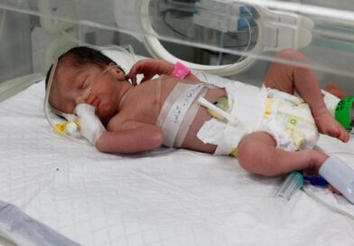 Salvan a una bebé en Gaza del vientre de su madre muerta en un ataque israelí